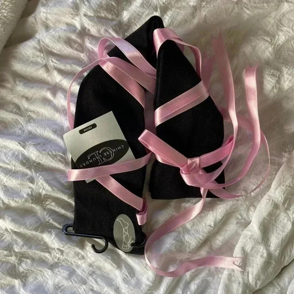 NWT white & pink ribbon lace up ballet knee high socks. - Picture 5 of 5